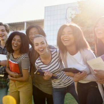 O baixo número de participantes na mobilidade de jovens no Reino Unido em 2023 alimenta a esperança de um acordo de mobilidade de jovens com a UE